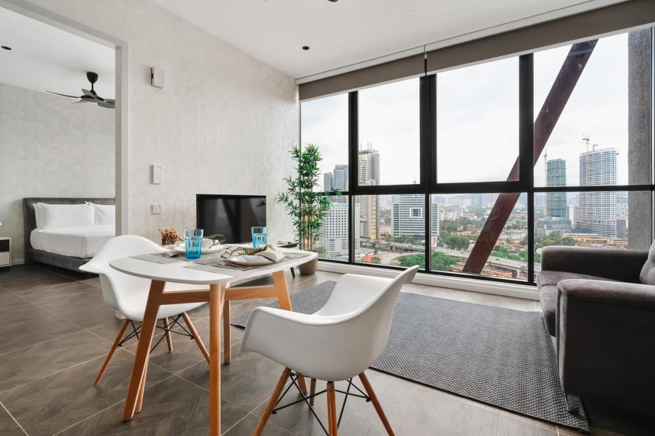 Scarletz Klcc Apartments By Soulasia Kuala Lumpur Exterior photo