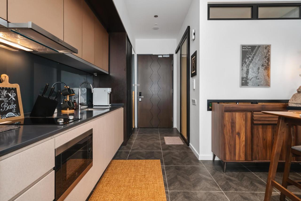 Scarletz Klcc Apartments By Soulasia Kuala Lumpur Exterior photo